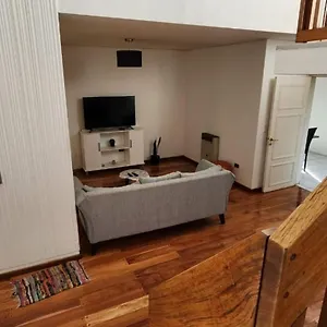 https://kelly-house.hotelsmendoza.com